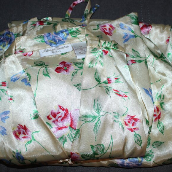 Essentials Pajamas Womens Size 1X Yellow Two Piece Silky Pajama Set NWT - Picture 1 of 6